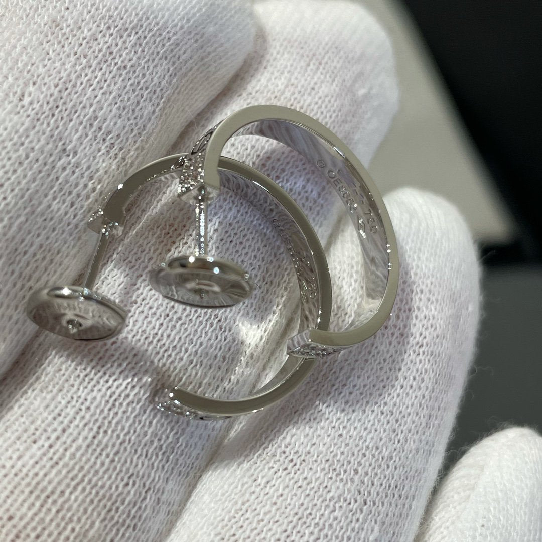 [Avelora Jewelry ]LOVE DIAMOND SILVER HOOP EARRINGS