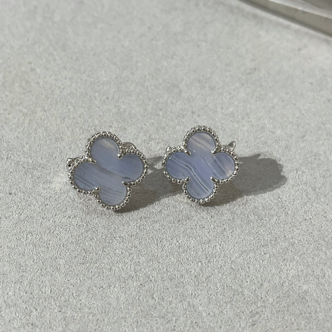 [Avelora Jewelry ]CLOVER CHALCEDONY SILVER STUD EARRINGS