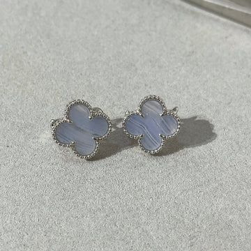 [Avelora Jewelry ]CLOVER CHALCEDONY SILVER STUD EARRINGS