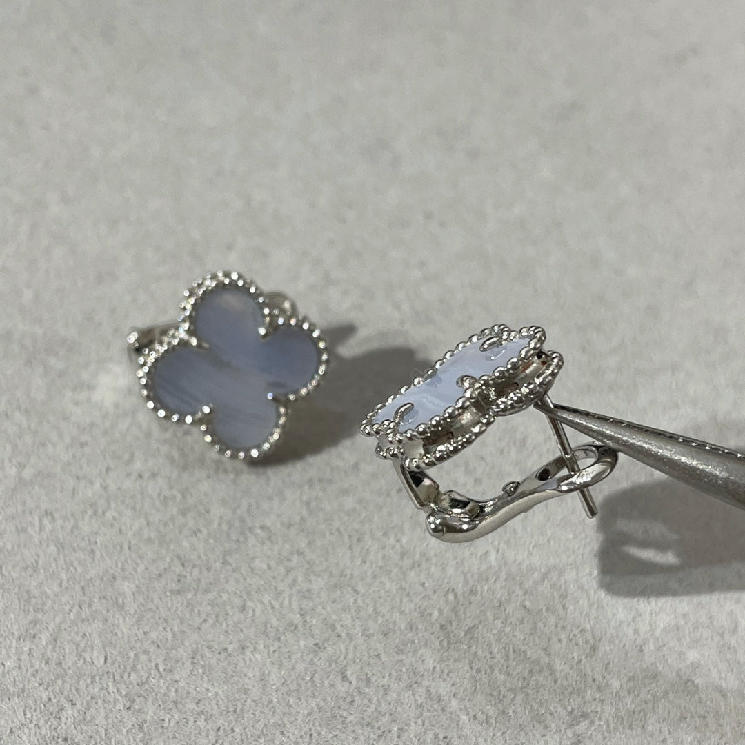 [Avelora Jewelry ]CLOVER CHALCEDONY SILVER STUD EARRINGS