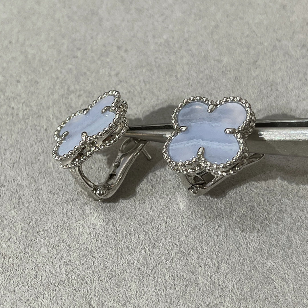 [Avelora Jewelry ]CLOVER CHALCEDONY SILVER STUD EARRINGS
