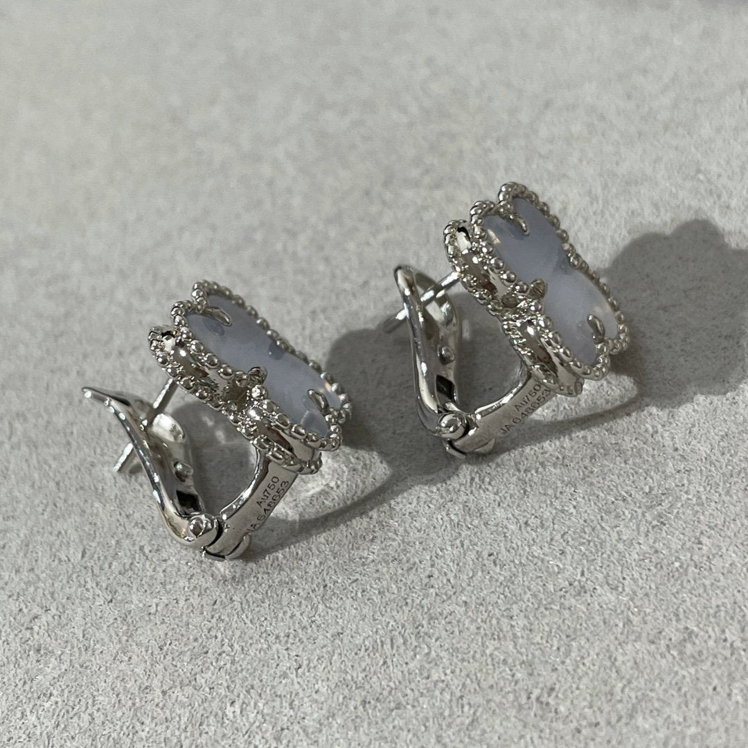 [Avelora Jewelry ]CLOVER CHALCEDONY SILVER STUD EARRINGS