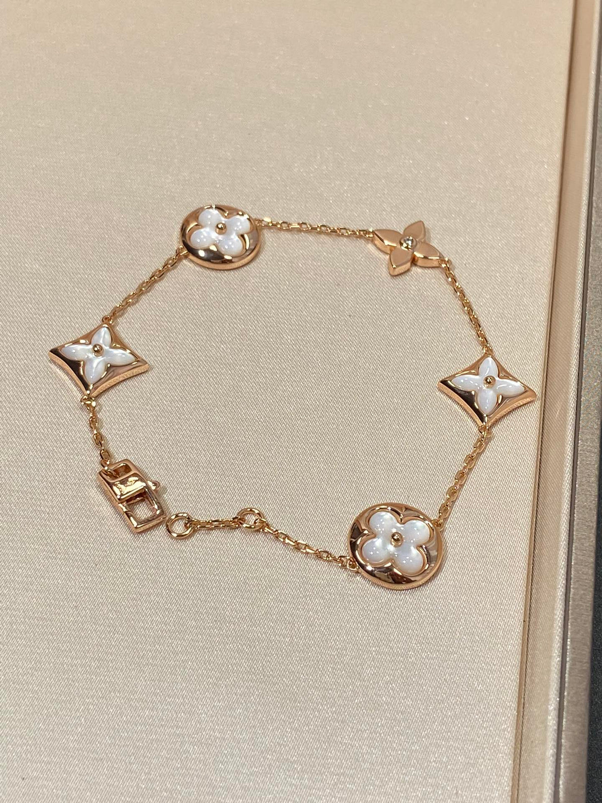 [Avelora Jewelry ]STAR AND SUN 5 MOTIF MOP PINK GOLD BRACELET