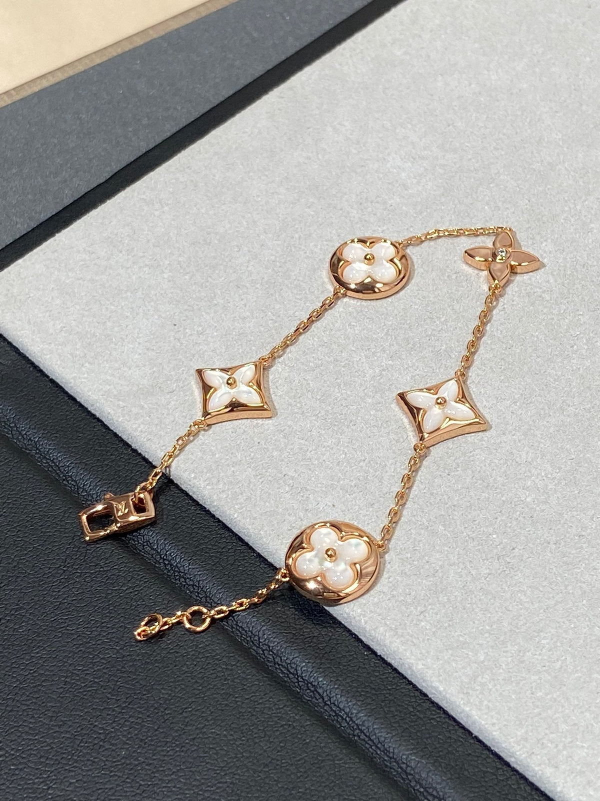 [Avelora Jewelry ]STAR AND SUN 5 MOTIF MOP PINK GOLD BRACELET