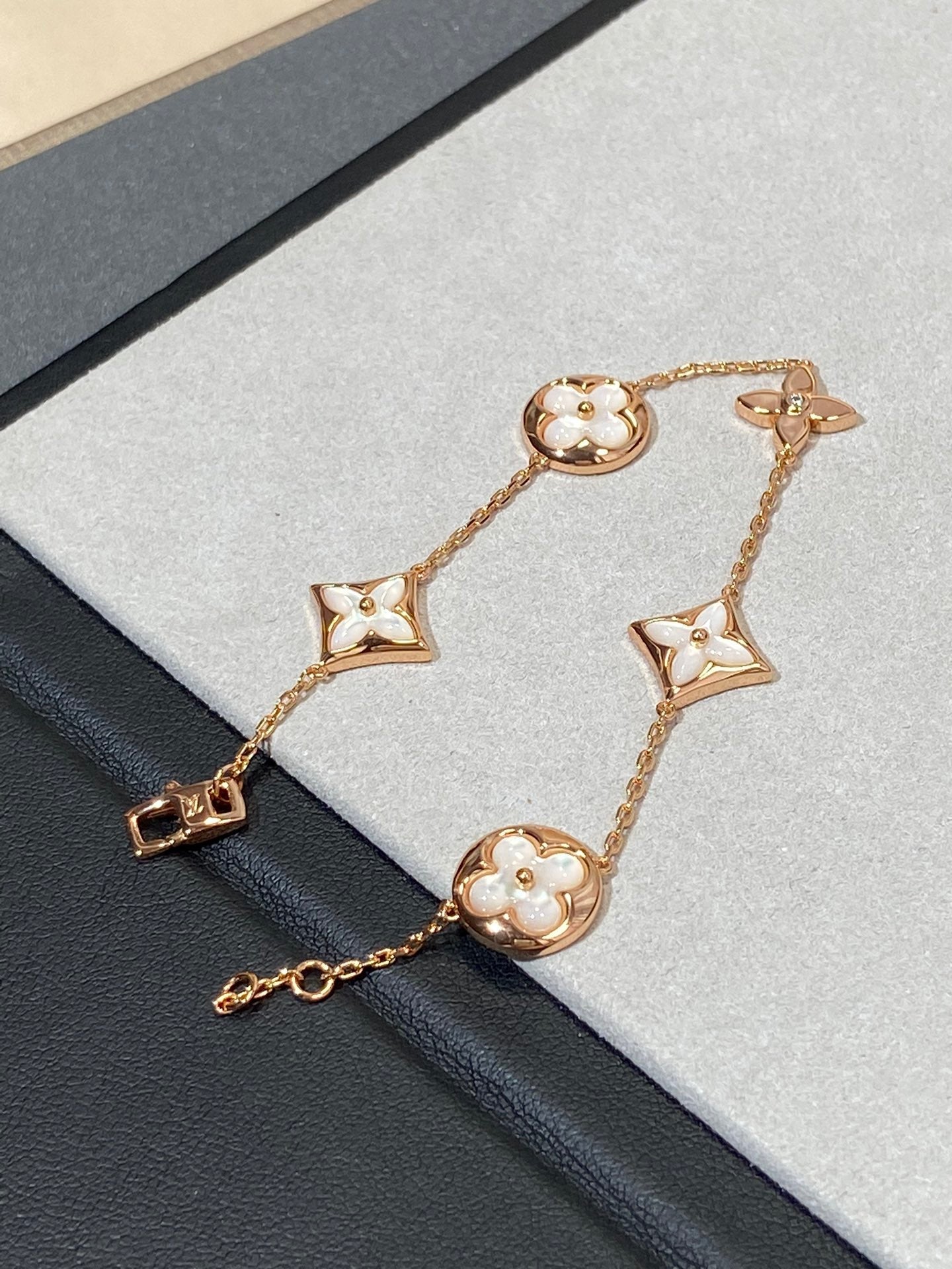[Avelora]STAR AND SUN 5 MOTIF MOP ROSE GOLD BRACELET