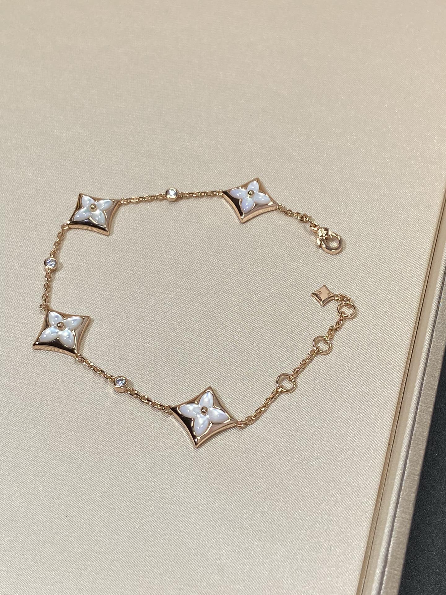 [Avelora]STAR 4 MOTIF MOP DIAMOND ROSE GOLD BRACELET