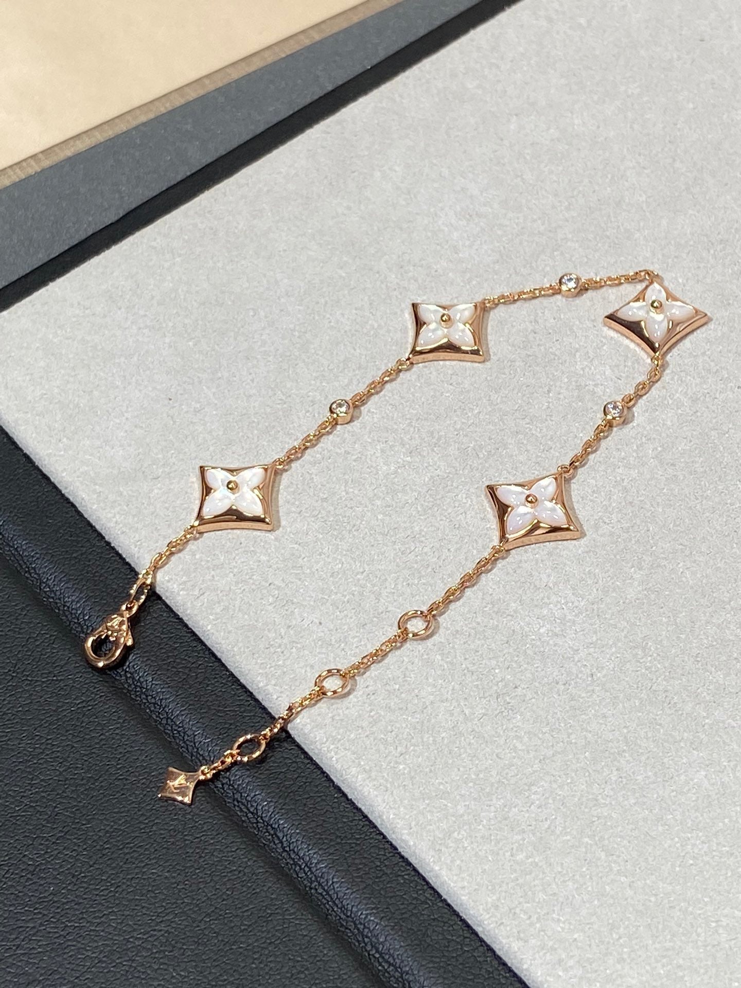 [Avelora]STAR 4 MOTIF MOP DIAMOND ROSE GOLD BRACELET