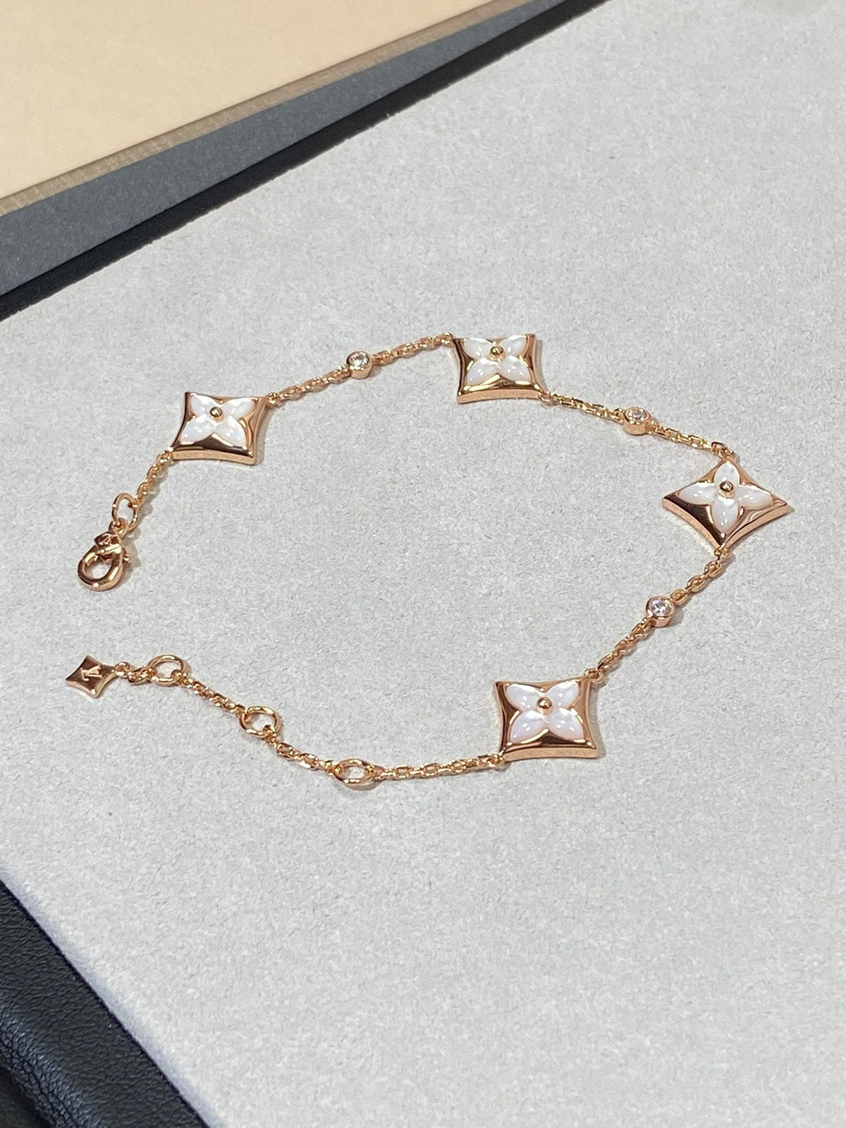 [Avelora Jewelry ]STAR 4 MOTIF MOP DIAMOND PINK GOLD BRACELET