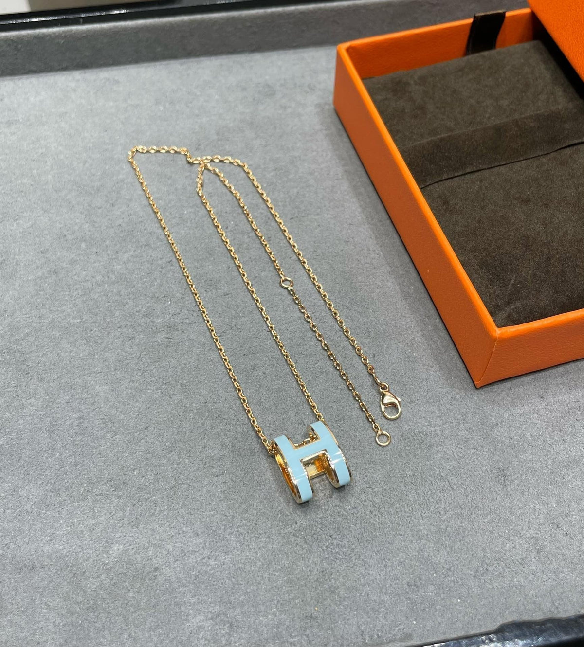 [Avelora Jewelry ]POP H SKY BLUE NECKLACE
