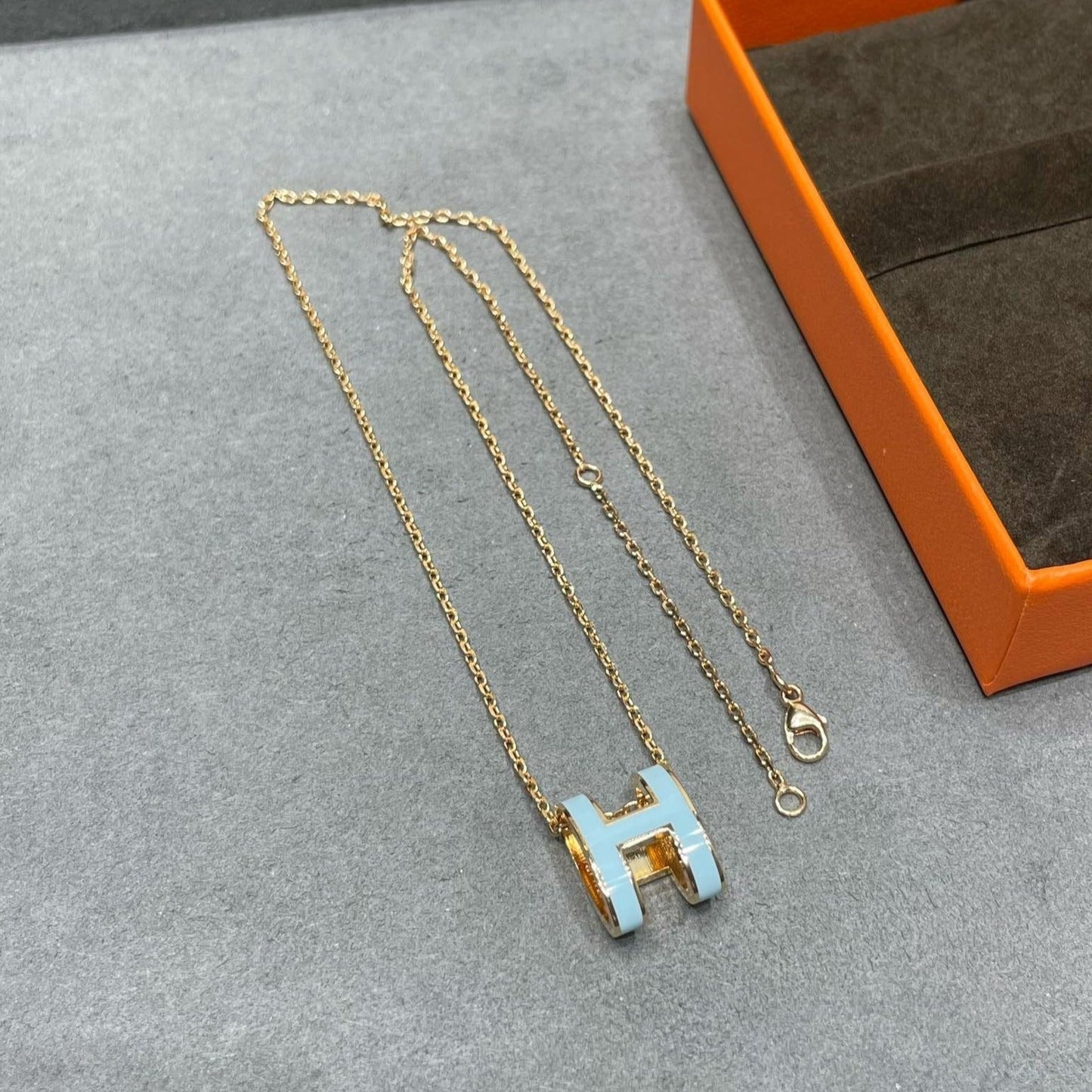 [Avelora]POP H SKY BLUE NECKLACE