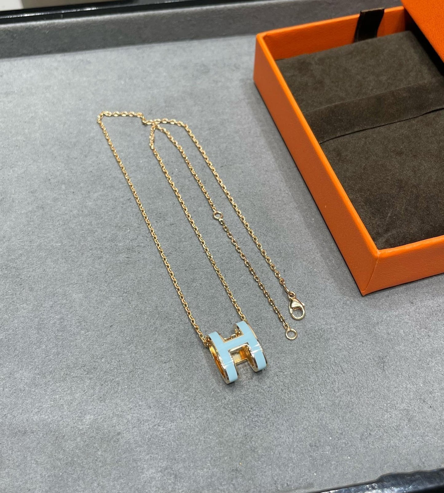 [Avelora]POP H SKY BLUE NECKLACE