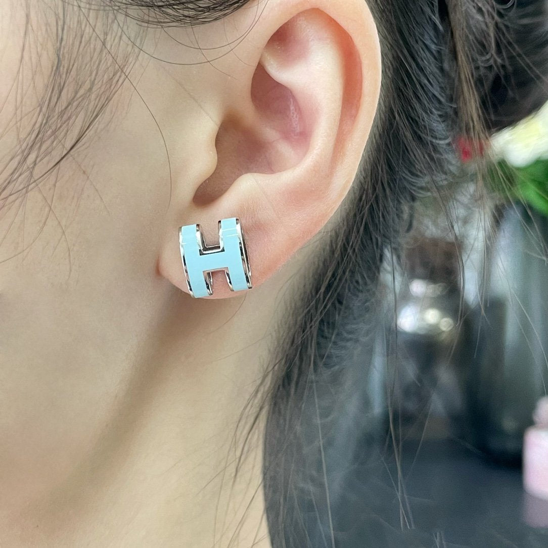 [Avelora Jewelry ]POP H SKY BLUE STUD EARRINGS