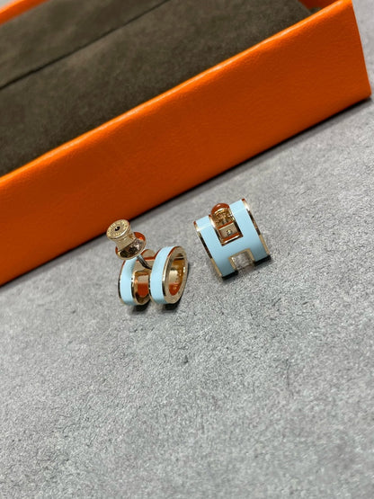 [Avelora]POP H SKY BLUE STUD EARRINGS