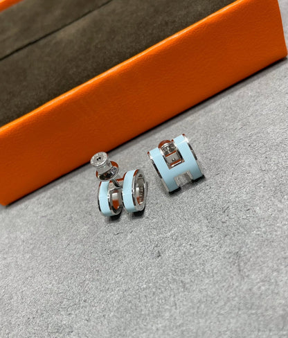 [Avelora]POP H SKY BLUE STUD EARRINGS