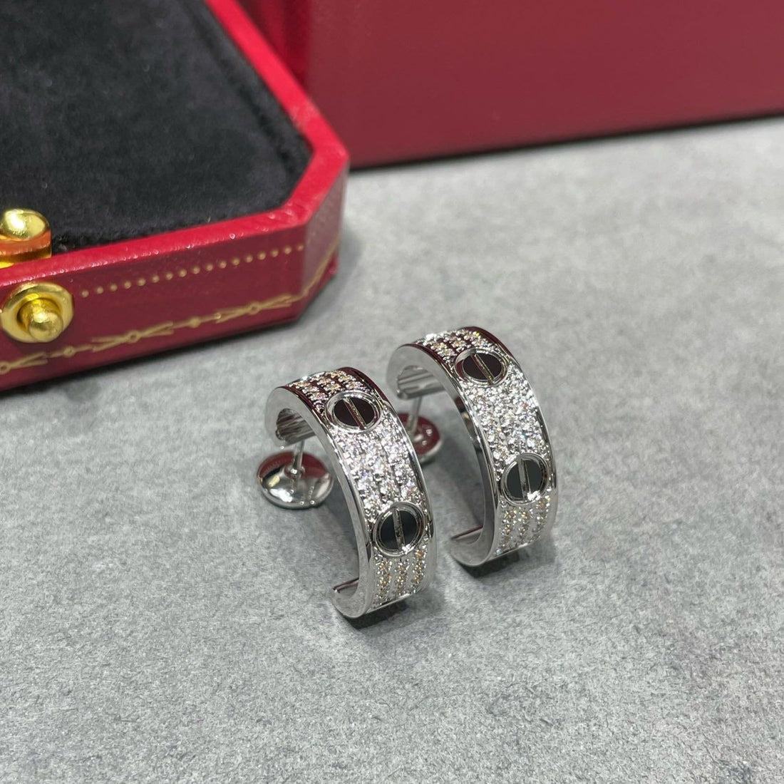[Avelora Jewelry ]LOVE CERAMIC DIAMOND PAVED SILVER EARRINGS