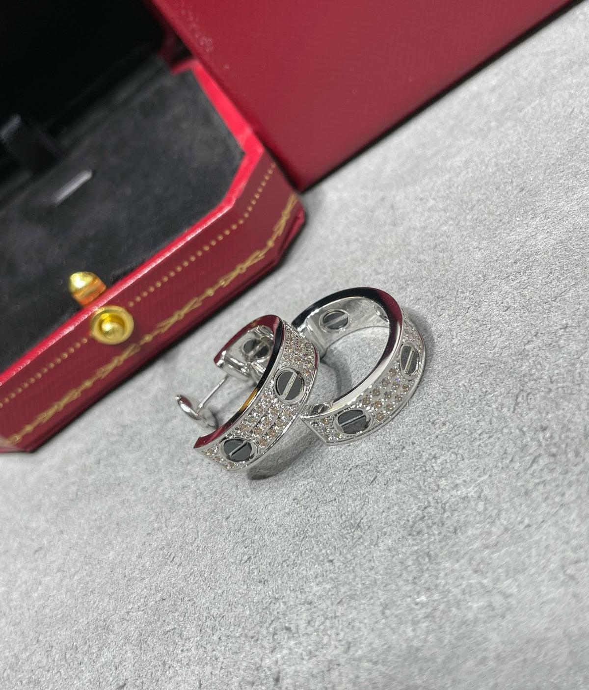 [Avelora Jewelry ]LOVE CERAMIC DIAMOND PAVED SILVER EARRINGS