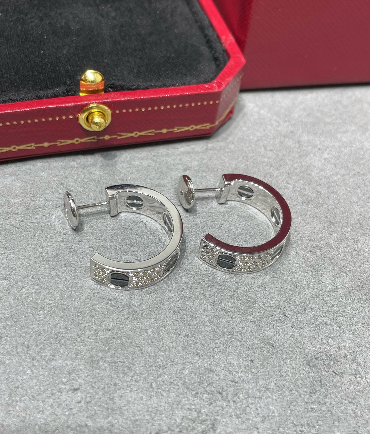 [Avelora Jewelry ]LOVE CERAMIC DIAMOND PAVED SILVER EARRINGS