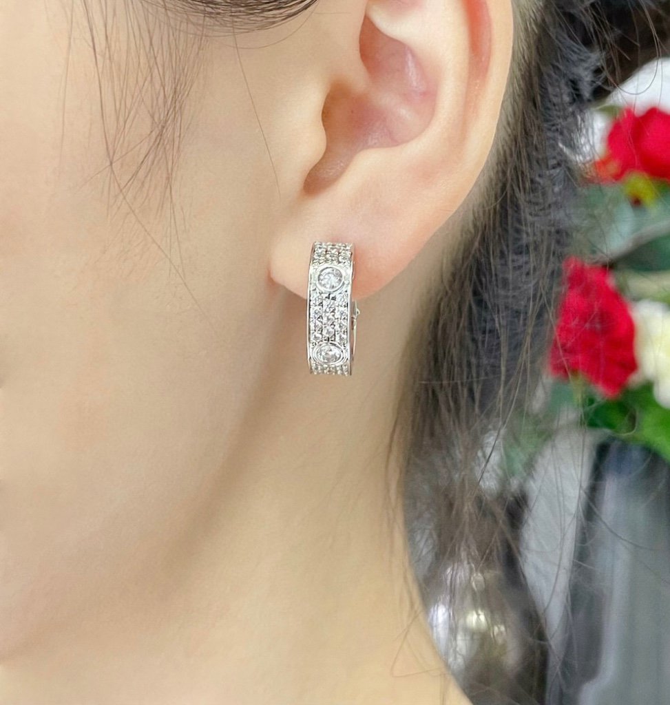 [Avelora Jewelry ]LOVE 5.5MM DIAMOND PAVED EARRINGS
