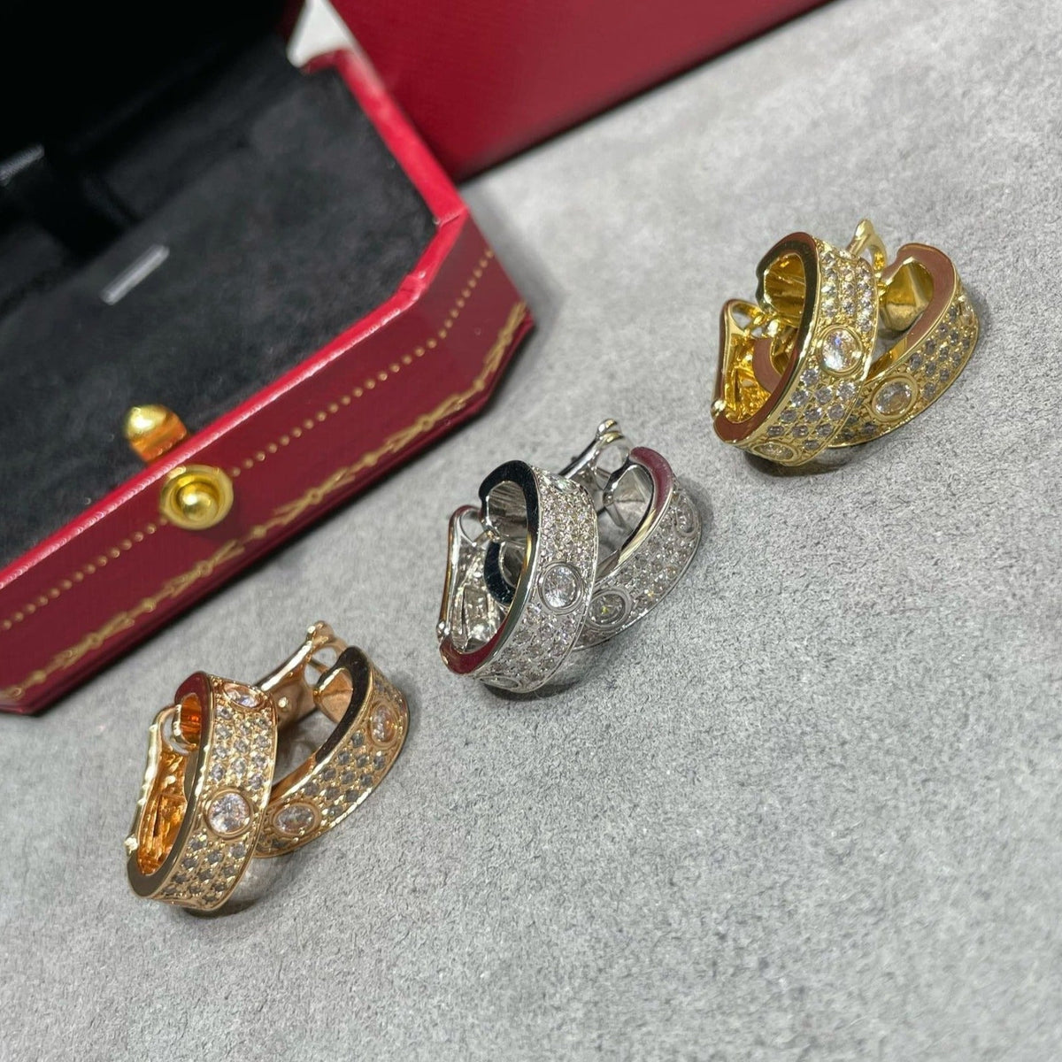 [Avelora Jewelry ]LOVE 5.5MM DIAMOND PAVED EARRINGS