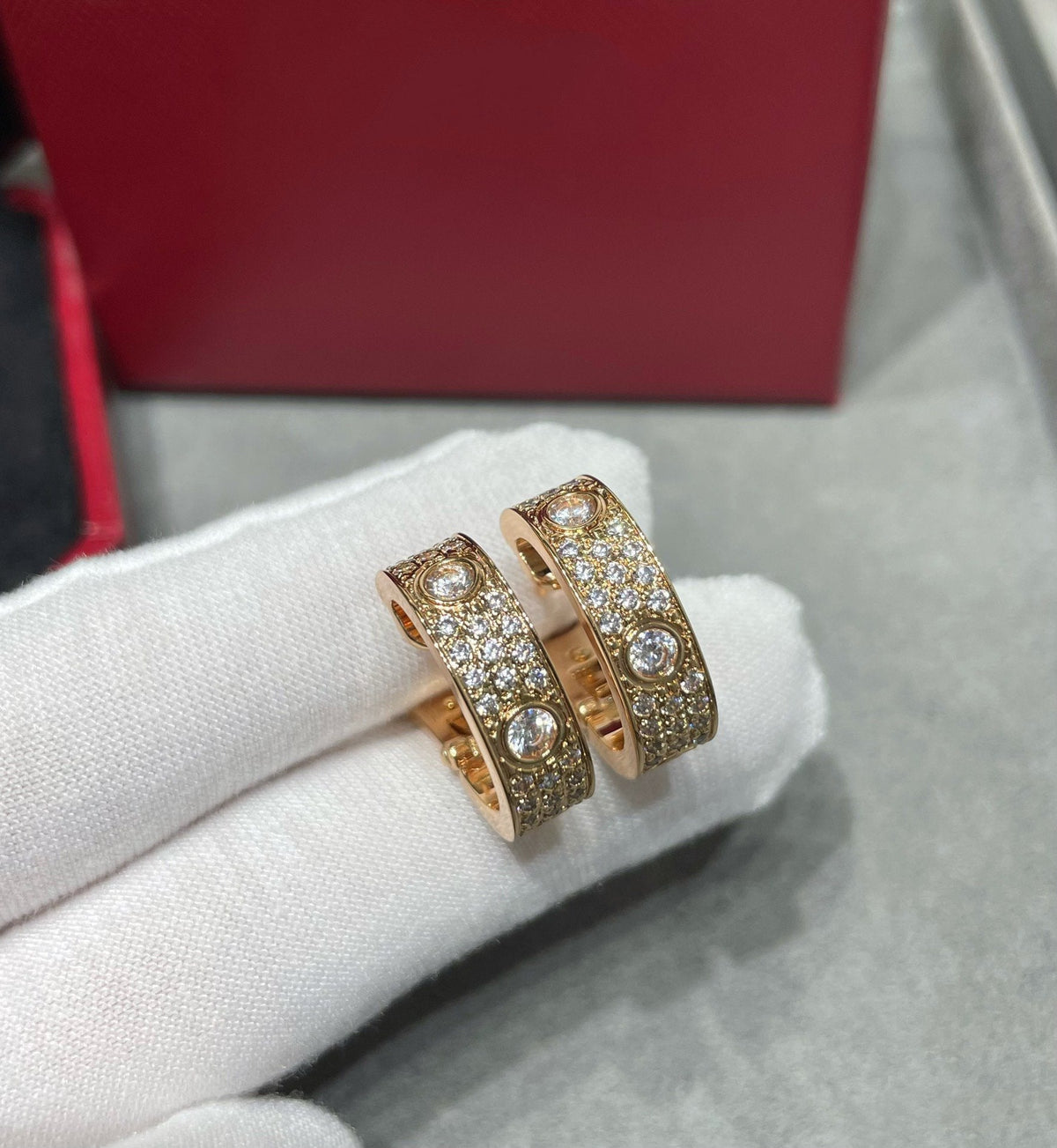 [Avelora Jewelry ]LOVE 5.5MM DIAMOND PAVED EARRINGS