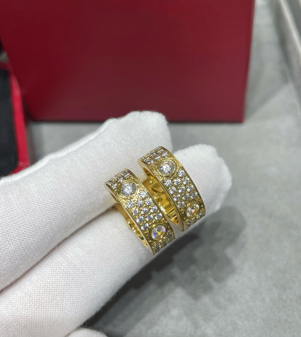 [Avelora Jewelry ]LOVE 5.5MM DIAMOND PAVED EARRINGS