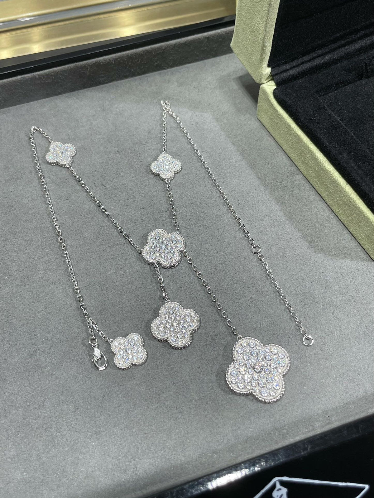 [Avelora Jewelry ]CLOVER 6 MOTIF DIAMOND PAVED NECKLACE