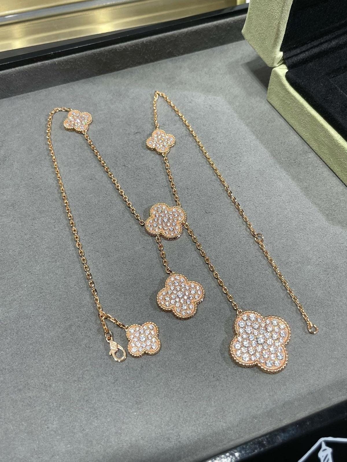 [Avelora Jewelry ]CLOVER 6 MOTIF DIAMOND PAVED NECKLACE