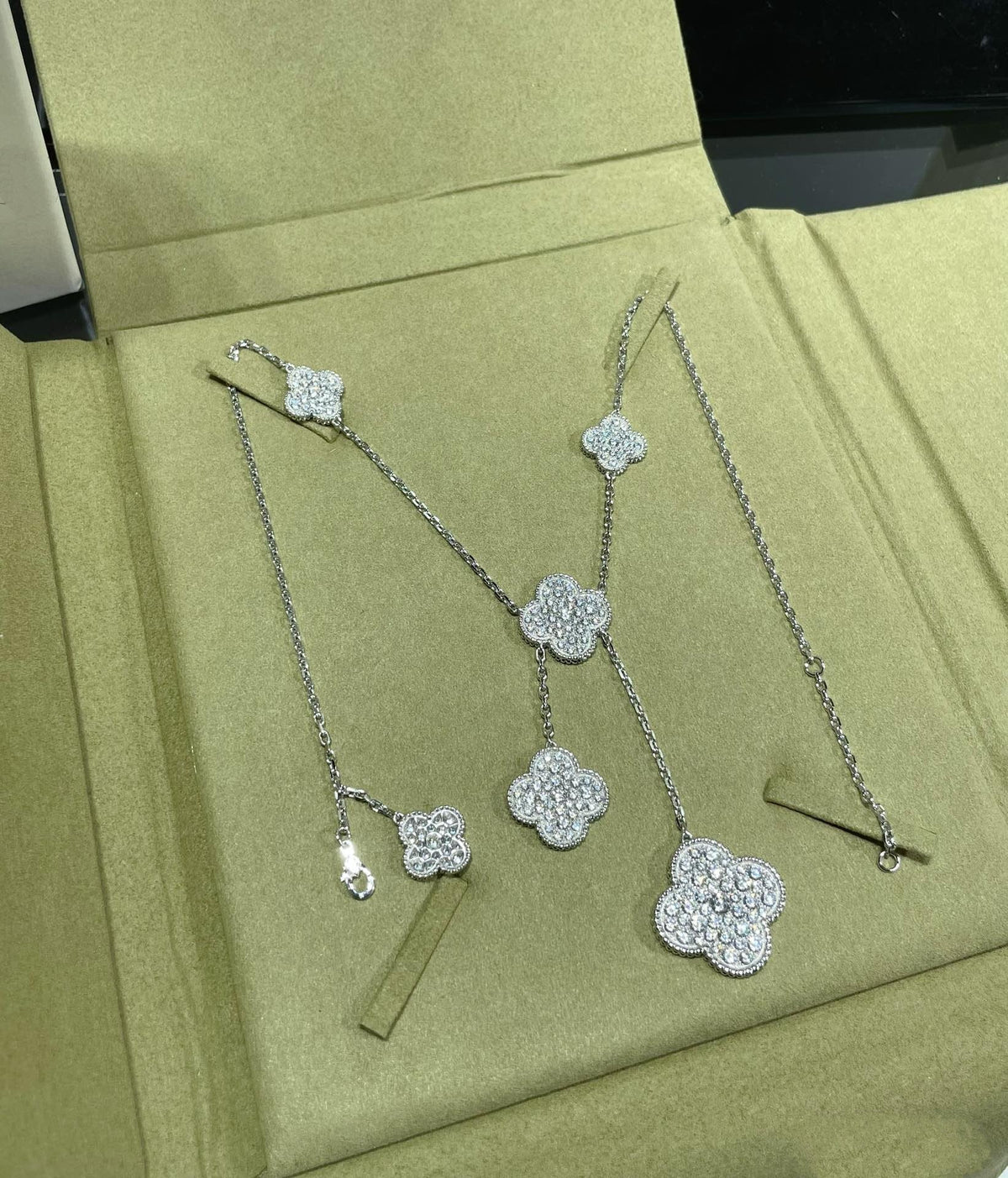 [Avelora Jewelry ]CLOVER 6 MOTIF DIAMOND PAVED NECKLACE