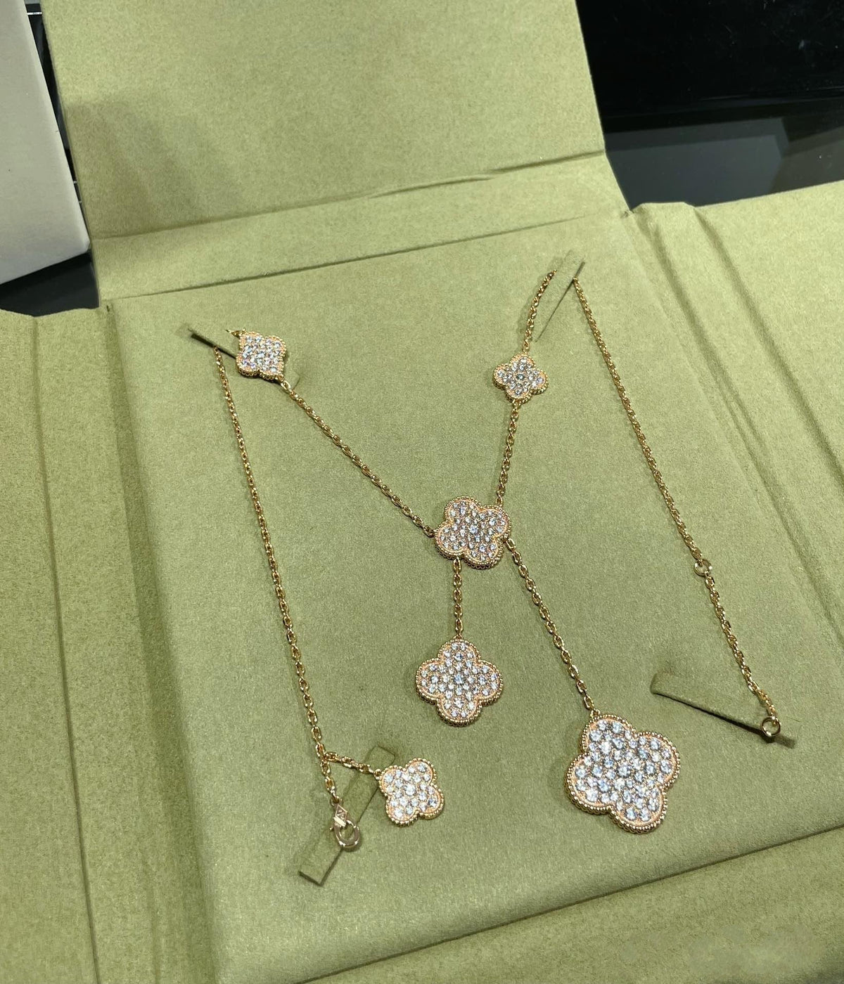 [Avelora Jewelry ]CLOVER 6 MOTIF DIAMOND PAVED NECKLACE