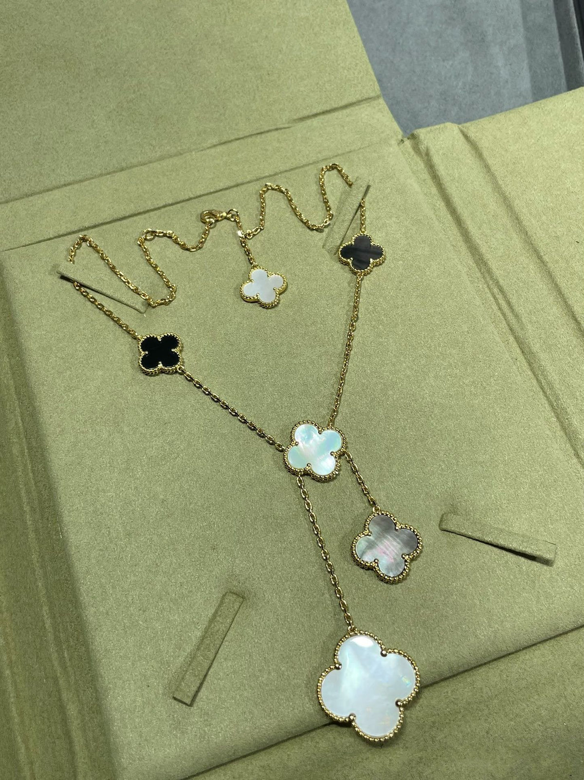 [Avelora Jewelry ]CLOVER 6 MOTIF MOP ONYX GOLD NECKLACE