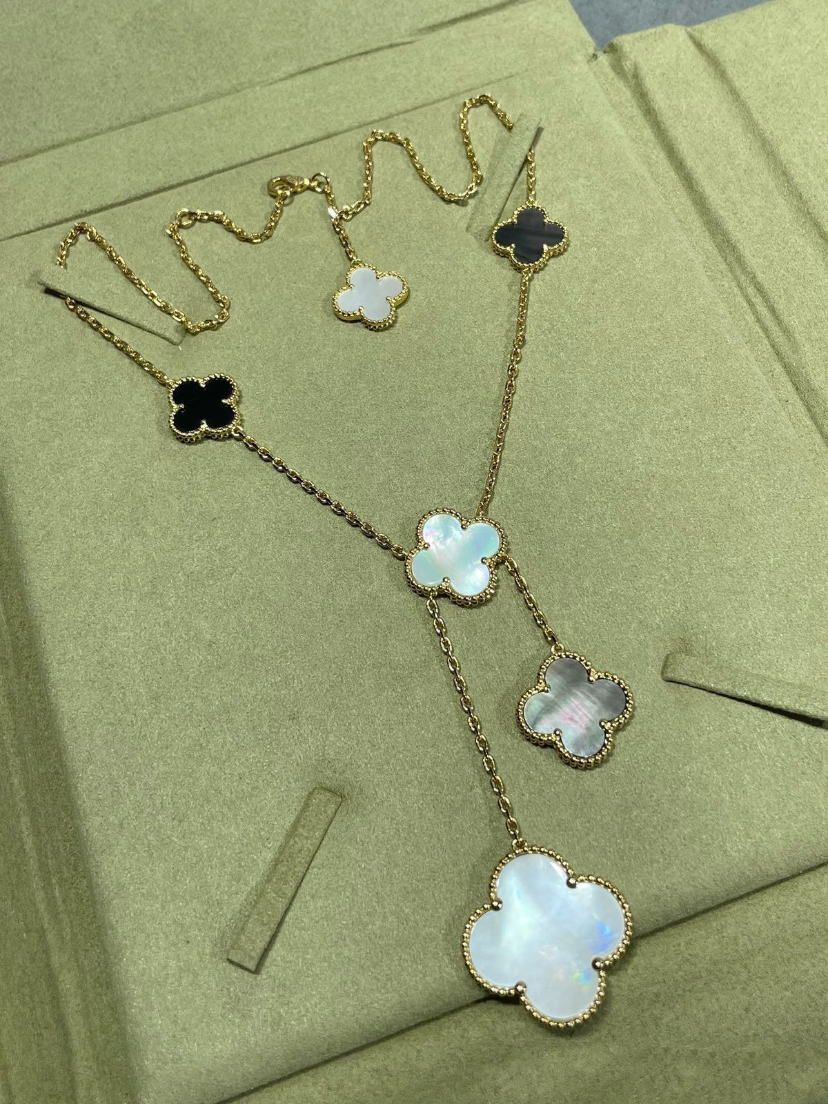 [Avelora Jewelry ]CLOVER 6 MOTIF MOP ONYX GOLD NECKLACE