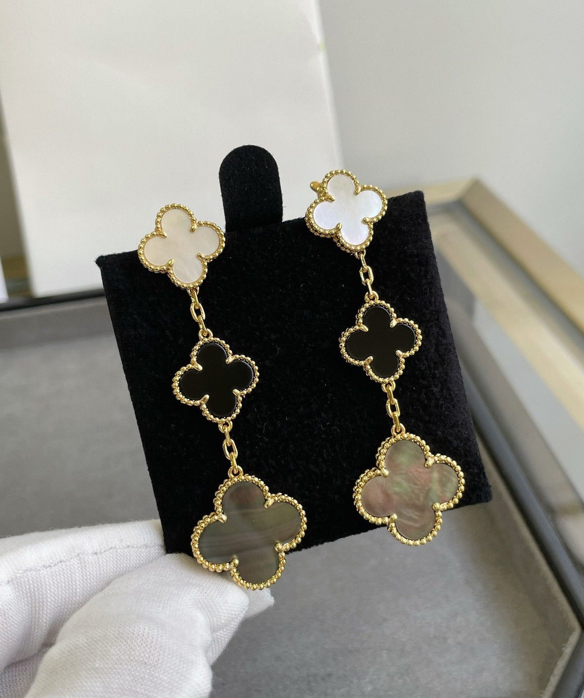 [Avelora Jewelry ]CLOVER 3 MOTIF MOP ONYX DARK MOP PINK GOLD EARRINGS