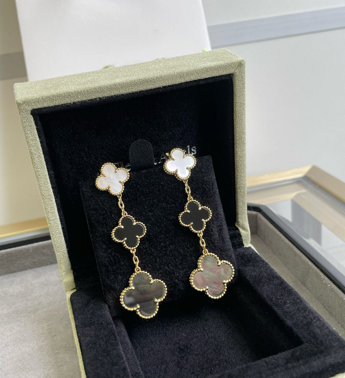 [Avelora Jewelry ]CLOVER 3 MOTIF MOP ONYX DARK MOP PINK GOLD EARRINGS
