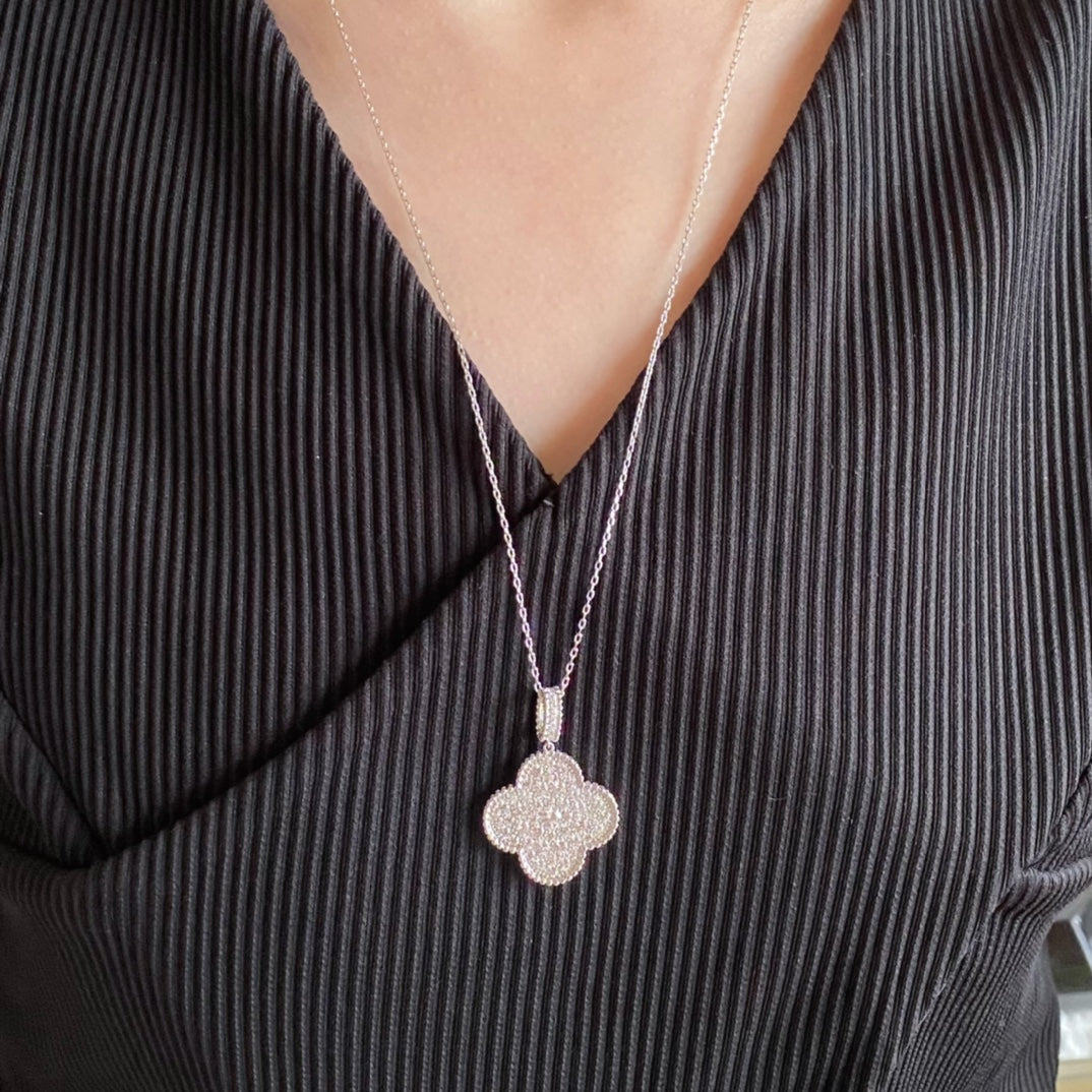 [Avelora Jewelry ]CLOVER 25MM LARGE PEDANT DIAMOND PAVED LONG NECKLACE
