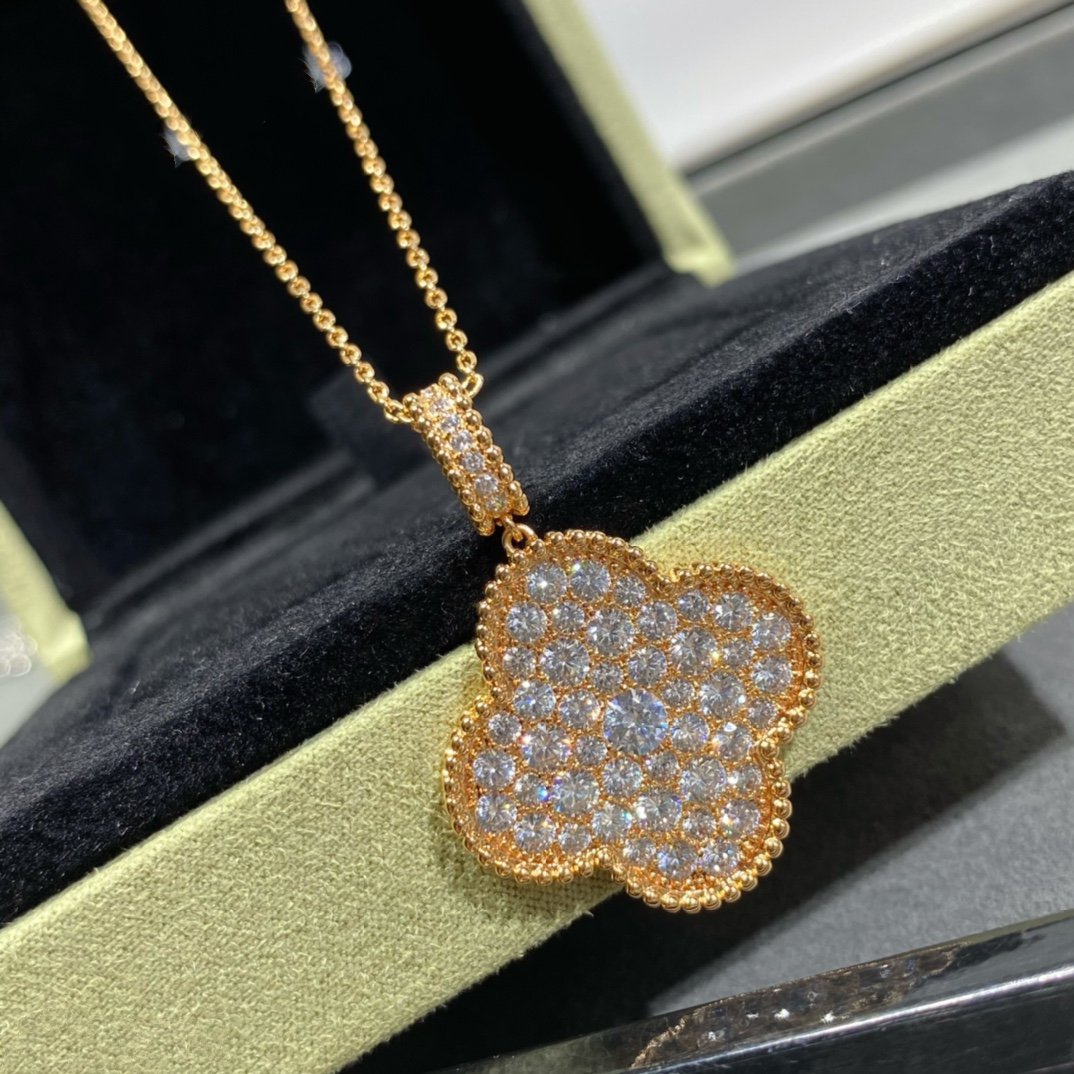 [Avelora Jewelry ]CLOVER 25MM LARGE PEDANT DIAMOND PAVED LONG NECKLACE