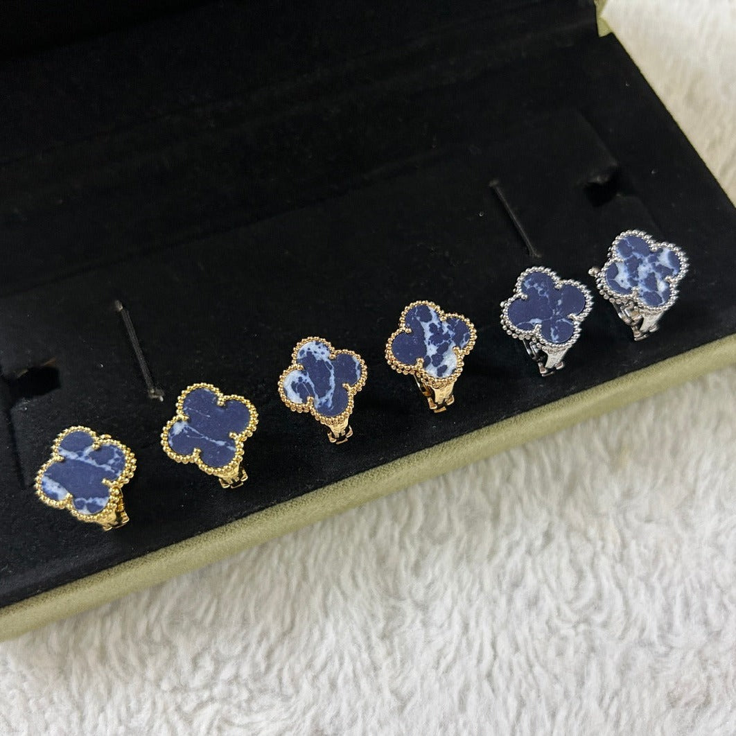 [Avelora Jewelry ]CLOVER PIETERSITE MEDIUM STUD EARRINGS