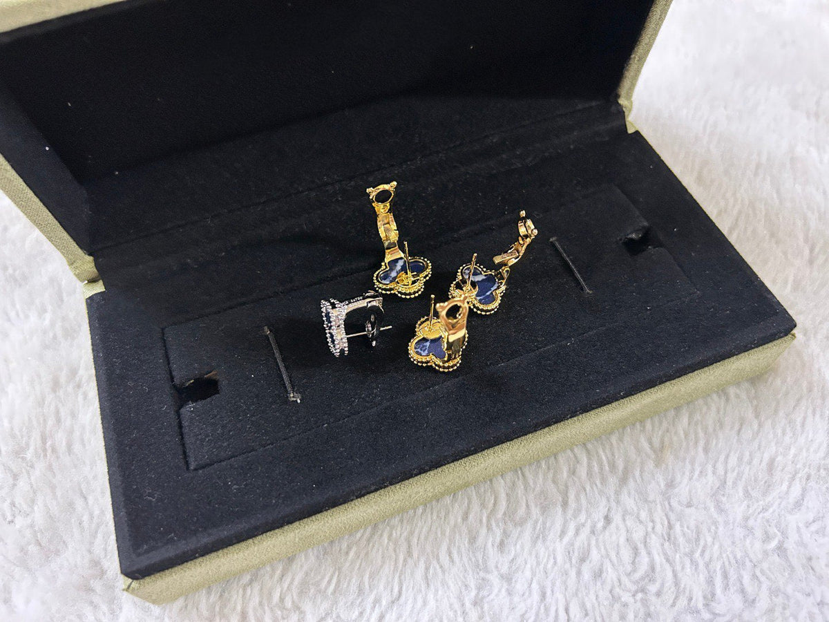[Avelora Jewelry ]CLOVER PIETERSITE MEDIUM STUD EARRINGS