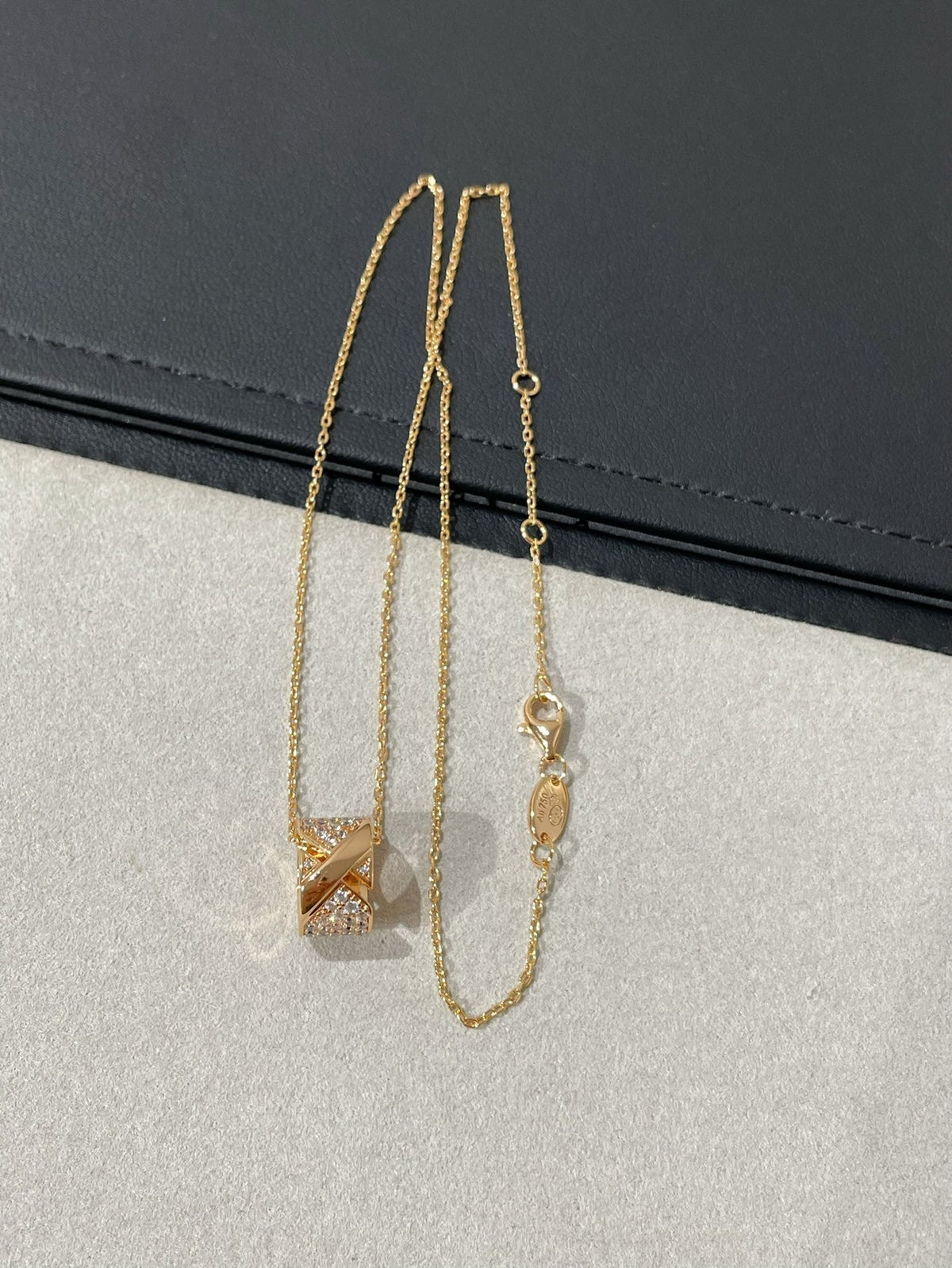[Avelora Jewelry ]LIENS EVIDENCE DIAMOND PAVED NECKLACE