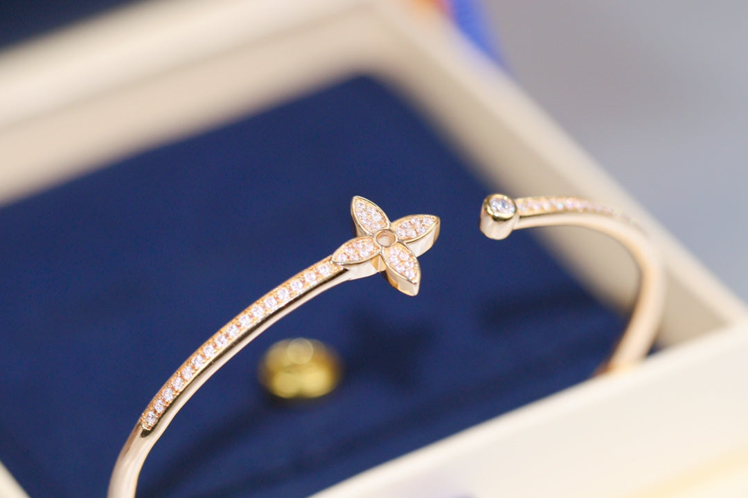 [Avelora]IDYLLE ROSE GOLD OPEN BRACELET DIAMOND PAVED