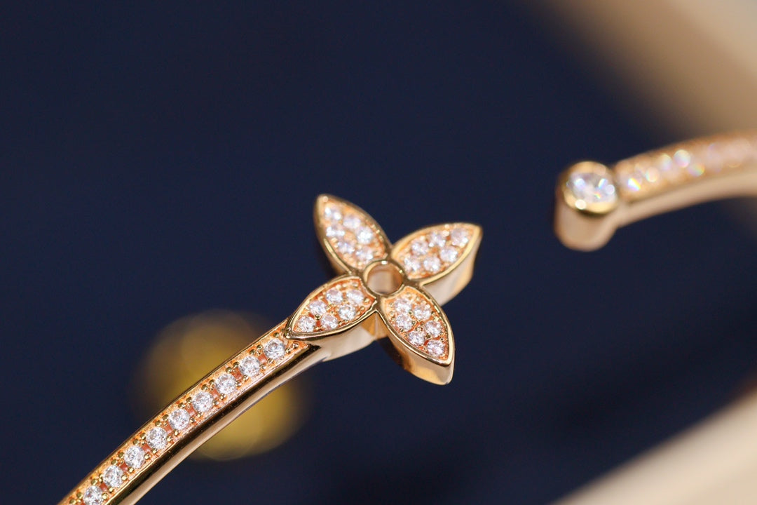 [Avelora Jewelry ]IDYLLE PINK GOLD OPEN BRACELET DIAMOND PAVED