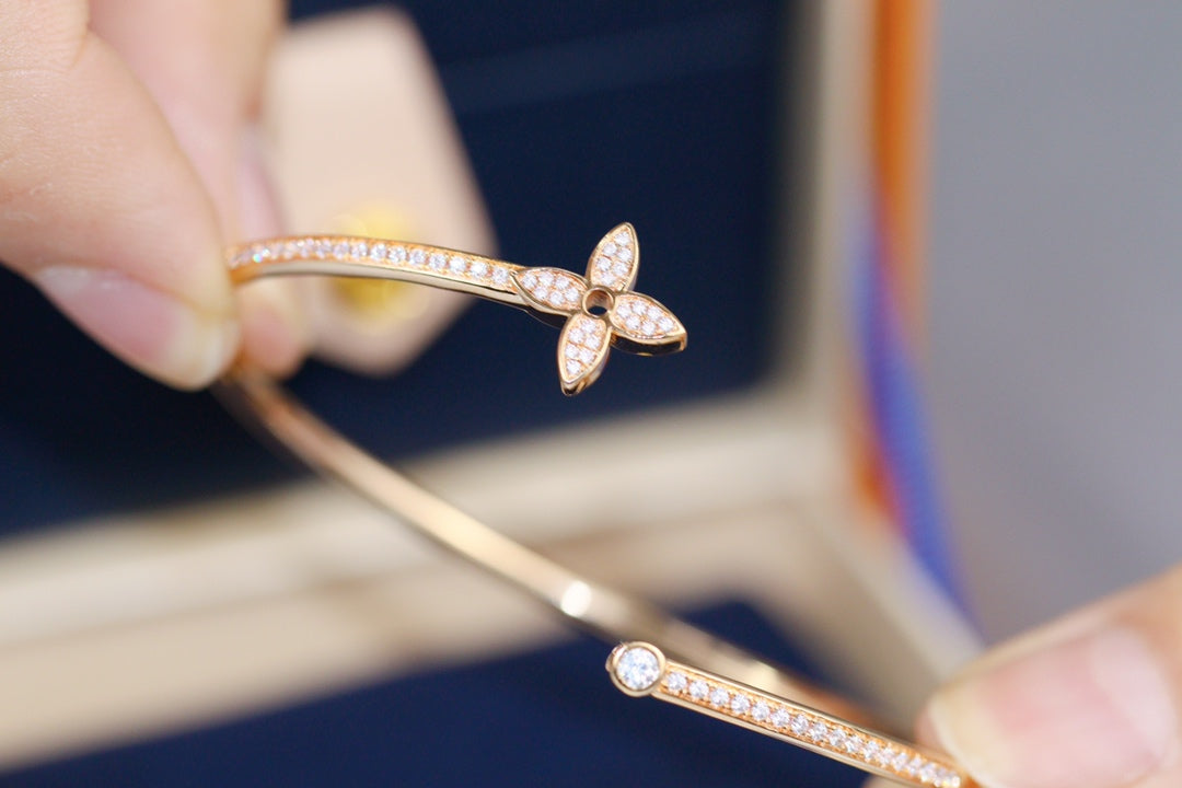 [Avelora Jewelry ]IDYLLE PINK GOLD OPEN BRACELET DIAMOND PAVED