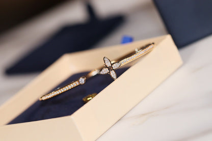 [Avelora]IDYLLE GOLD OPEN BRACELET DIAMOND PAVED