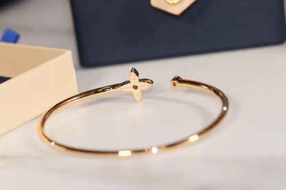 [Avelora]IDYLLE GOLD OPEN BRACELET DIAMOND PAVED