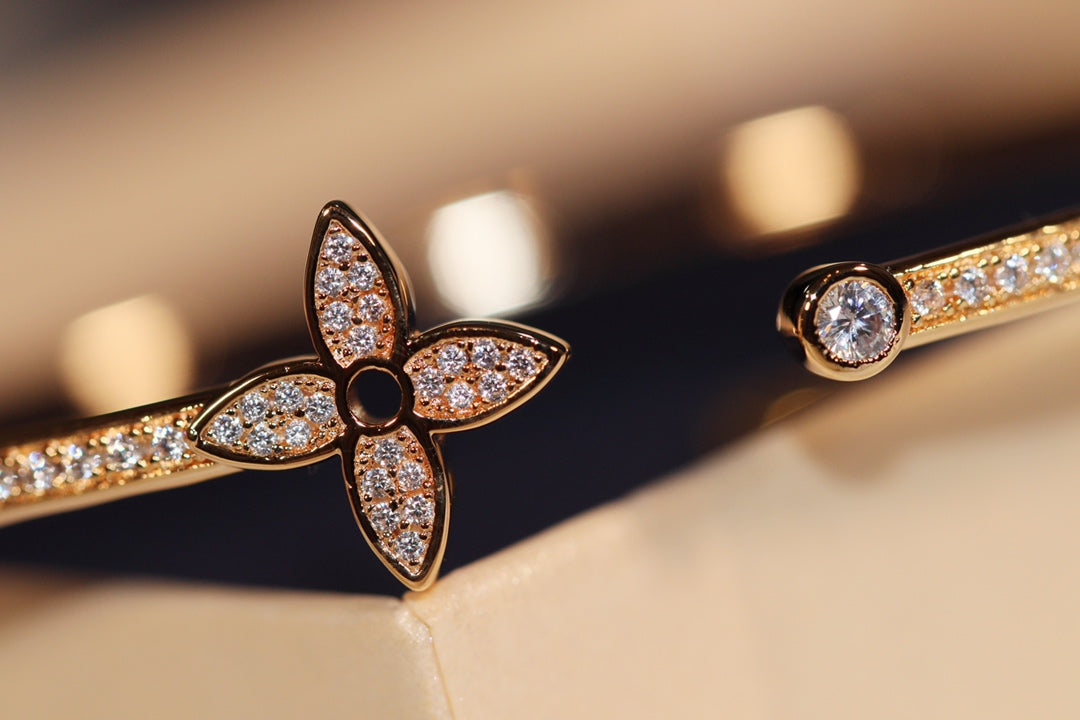 [Avelora]IDYLLE GOLD OPEN BRACELET DIAMOND PAVED
