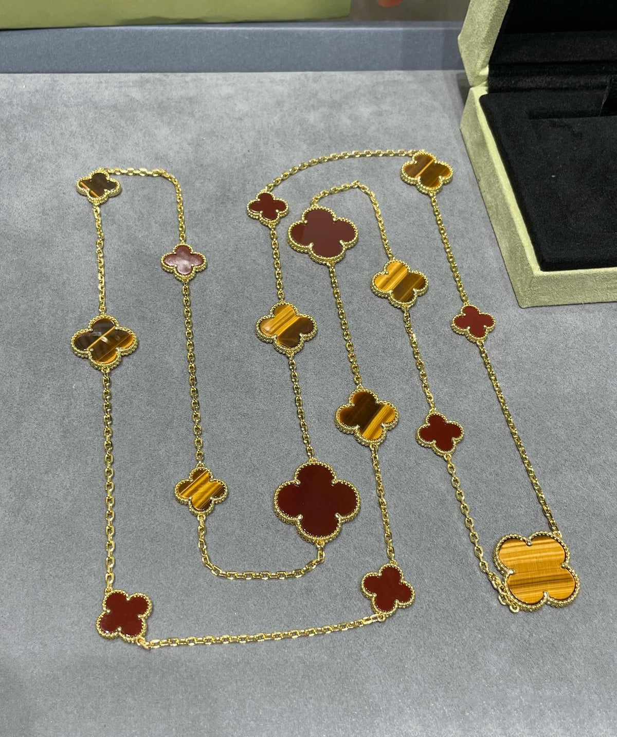 [Avelora Jewelry ]CLOVER 16 MOTIF CARNELIAN TIGER EYE ROSE GOLD NECKLACE