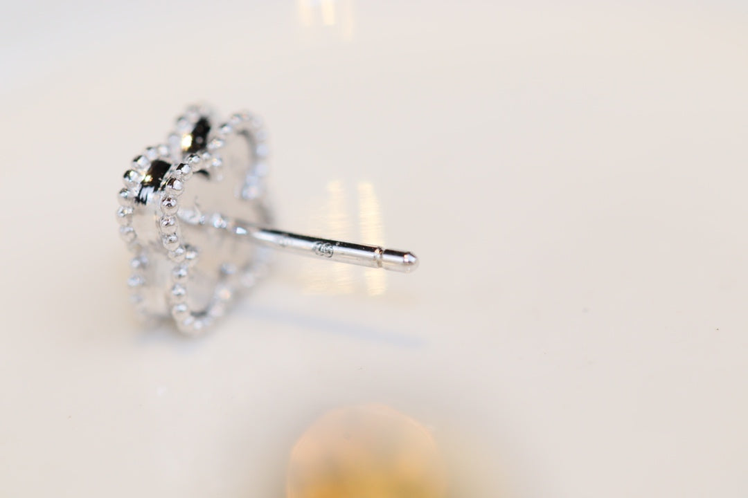 [Avelora Jewelry ]CLOVER MINI TURQUOISE SILVER STUD EARRINGS