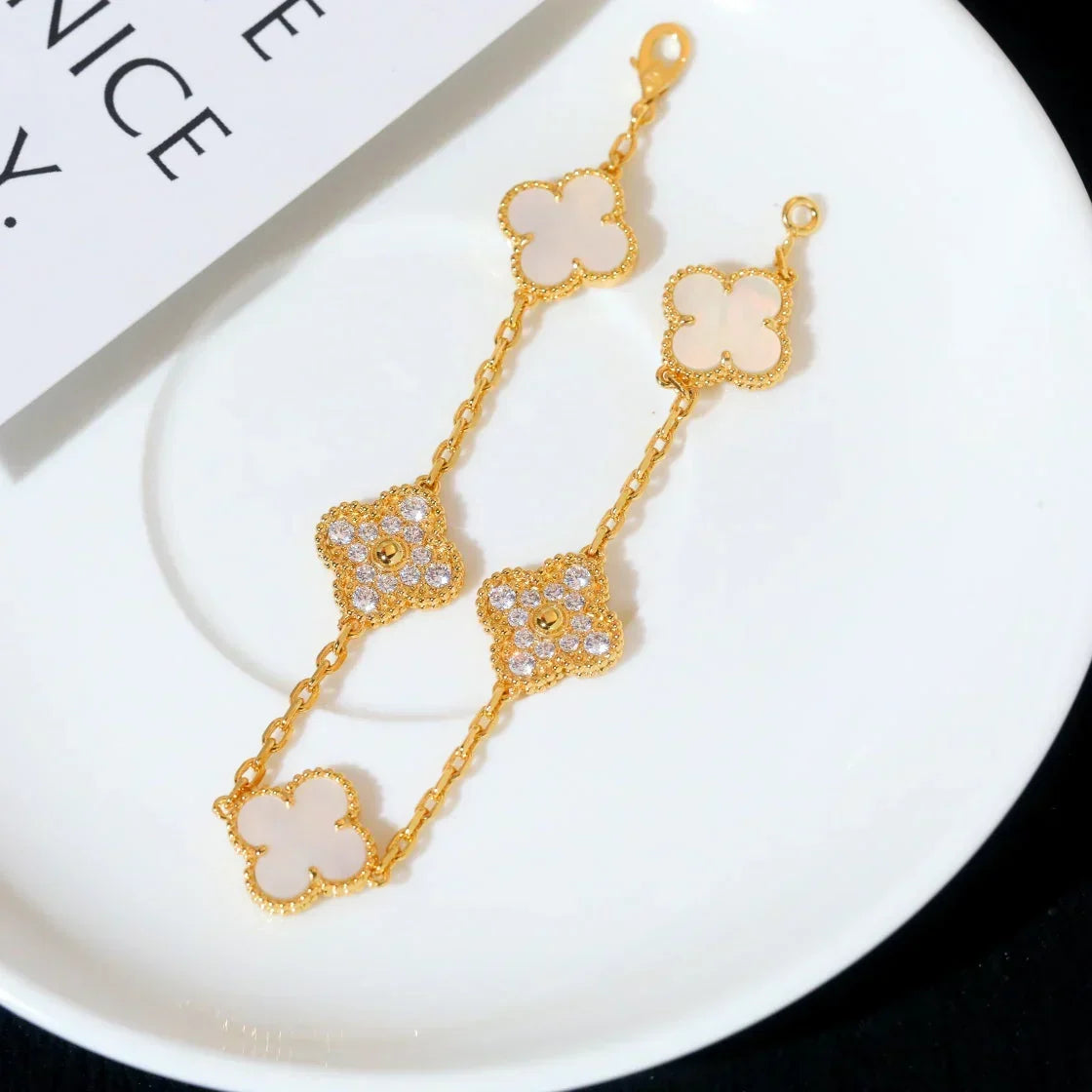 [Avelora Jewelry ]CLOVER WHITE PEARL MOP 5 MOTIF BRACELET COLLECTION