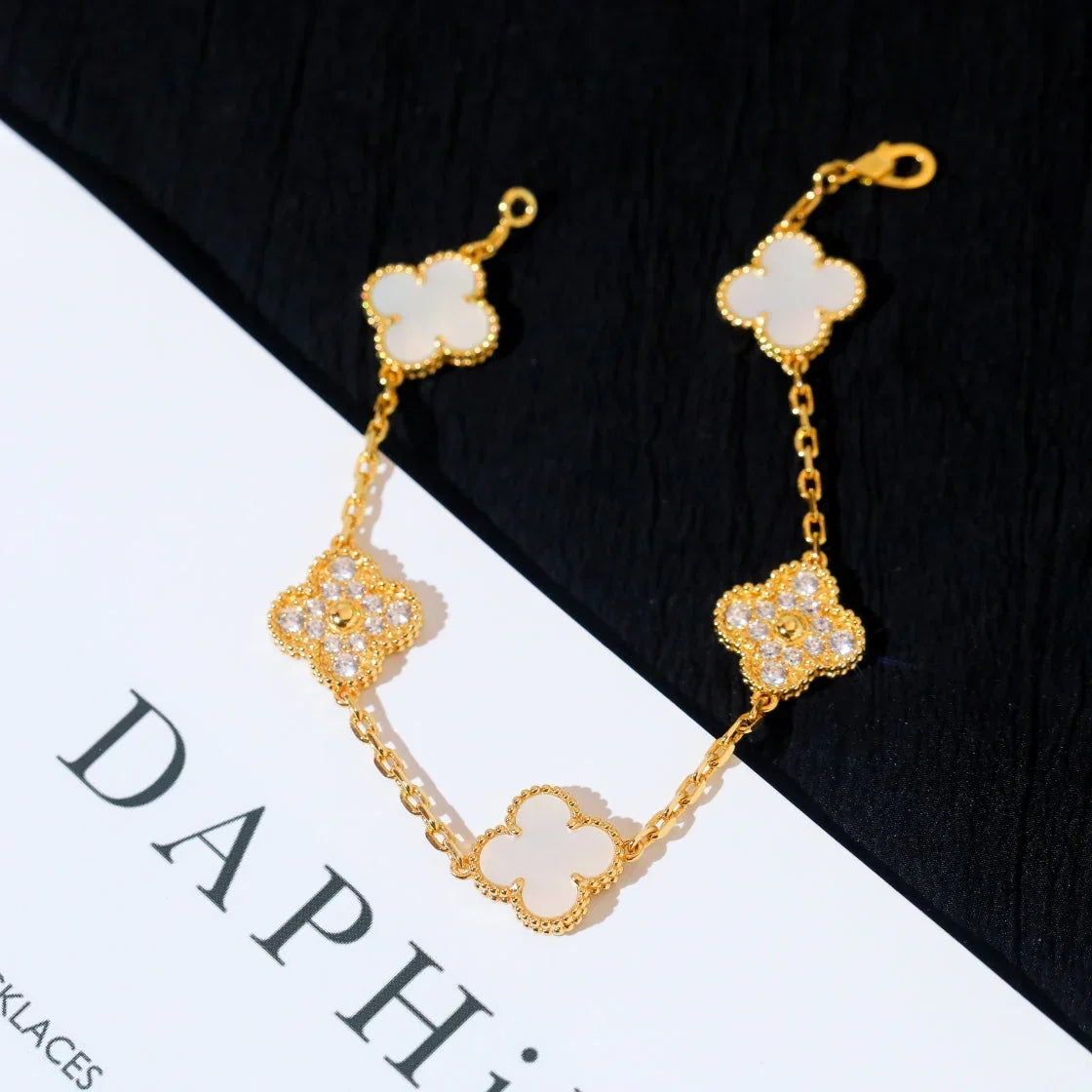 [Avelora]LUCKY CLOVER 5-MOTIF BRACELET - WHITE MOTHER-OF-PEARL COLLECTION