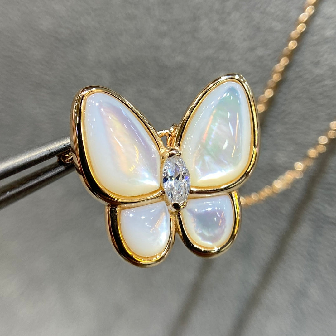 [Avelora Jewelry ]BUTTERFLY MOP DIAMOND NECKLACE
