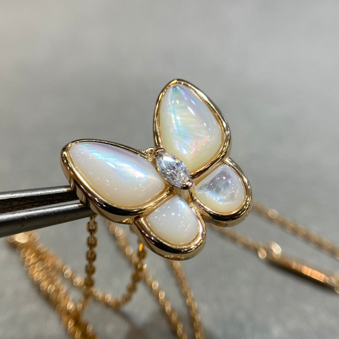 [Avelora Jewelry ]BUTTERFLY MOP DIAMOND NECKLACE
